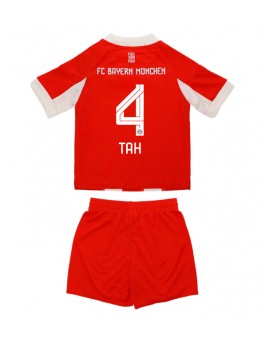 Billige Bayern Munich Jonathan Tah #4 Hjemmedraktsett Barn 2025-26 Kortermet (+ Korte bukser)